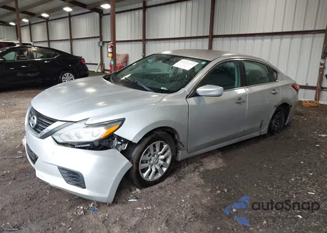 2017 Nissan Altima 2.5 S z USA, uszkodzony, nr VIN 1N4AL3AP4HC234196